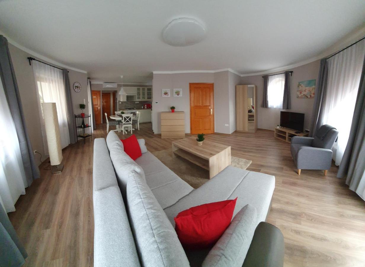 Pannonia Apartman Esztergom Eksteriør billede