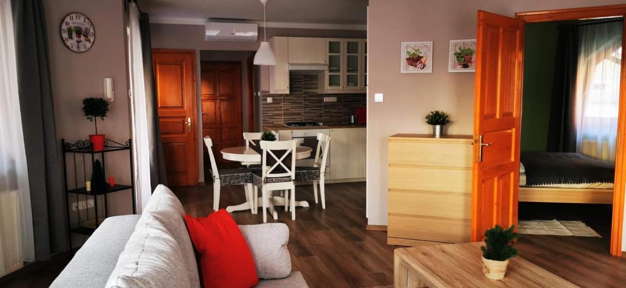 Pannonia Apartman Esztergom Eksteriør billede