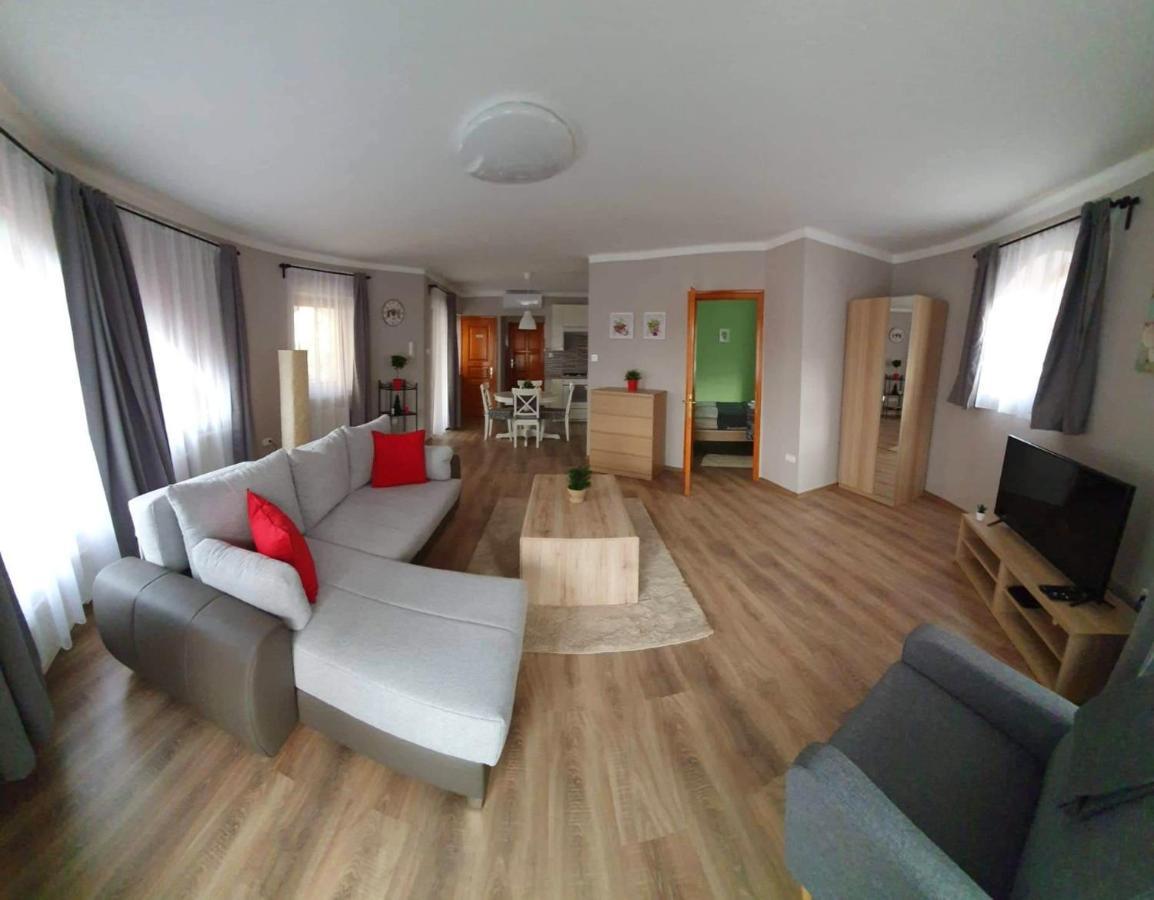 Pannonia Apartman Esztergom Eksteriør billede