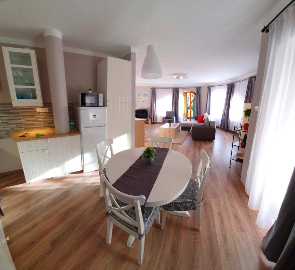 Pannonia Apartman Esztergom Eksteriør billede