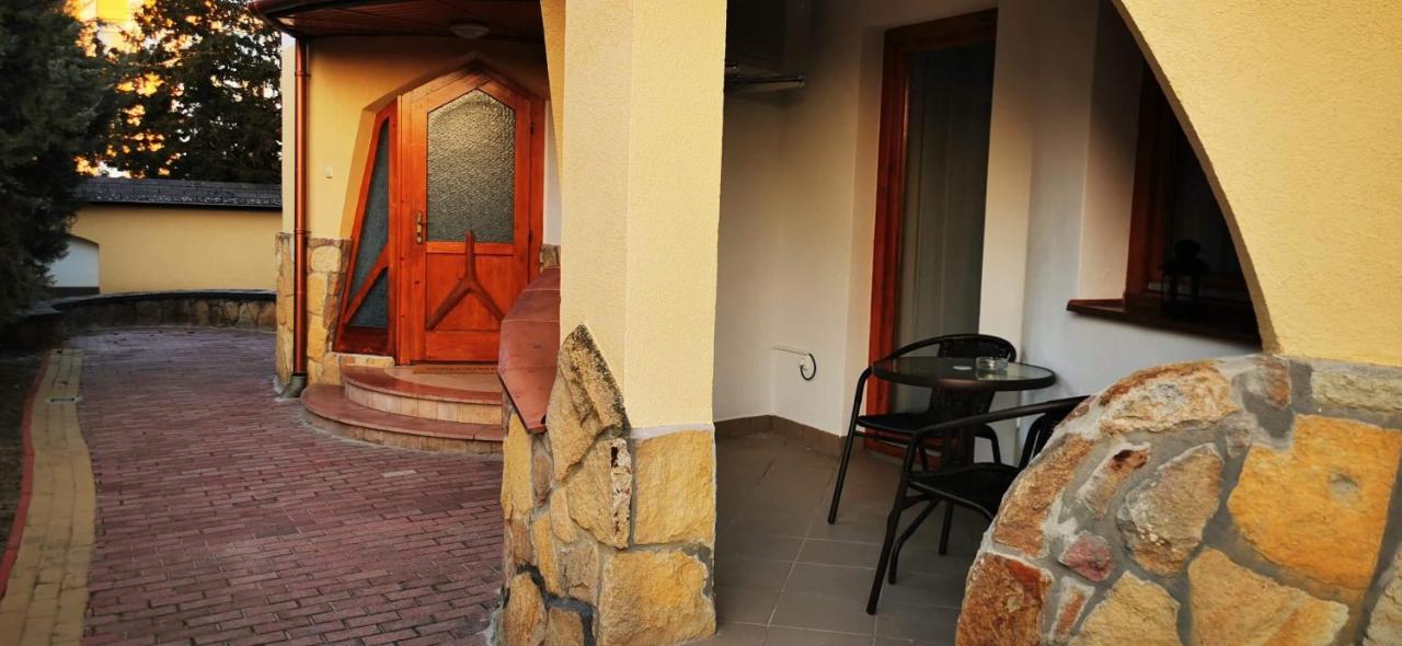 Pannonia Apartman Esztergom Eksteriør billede