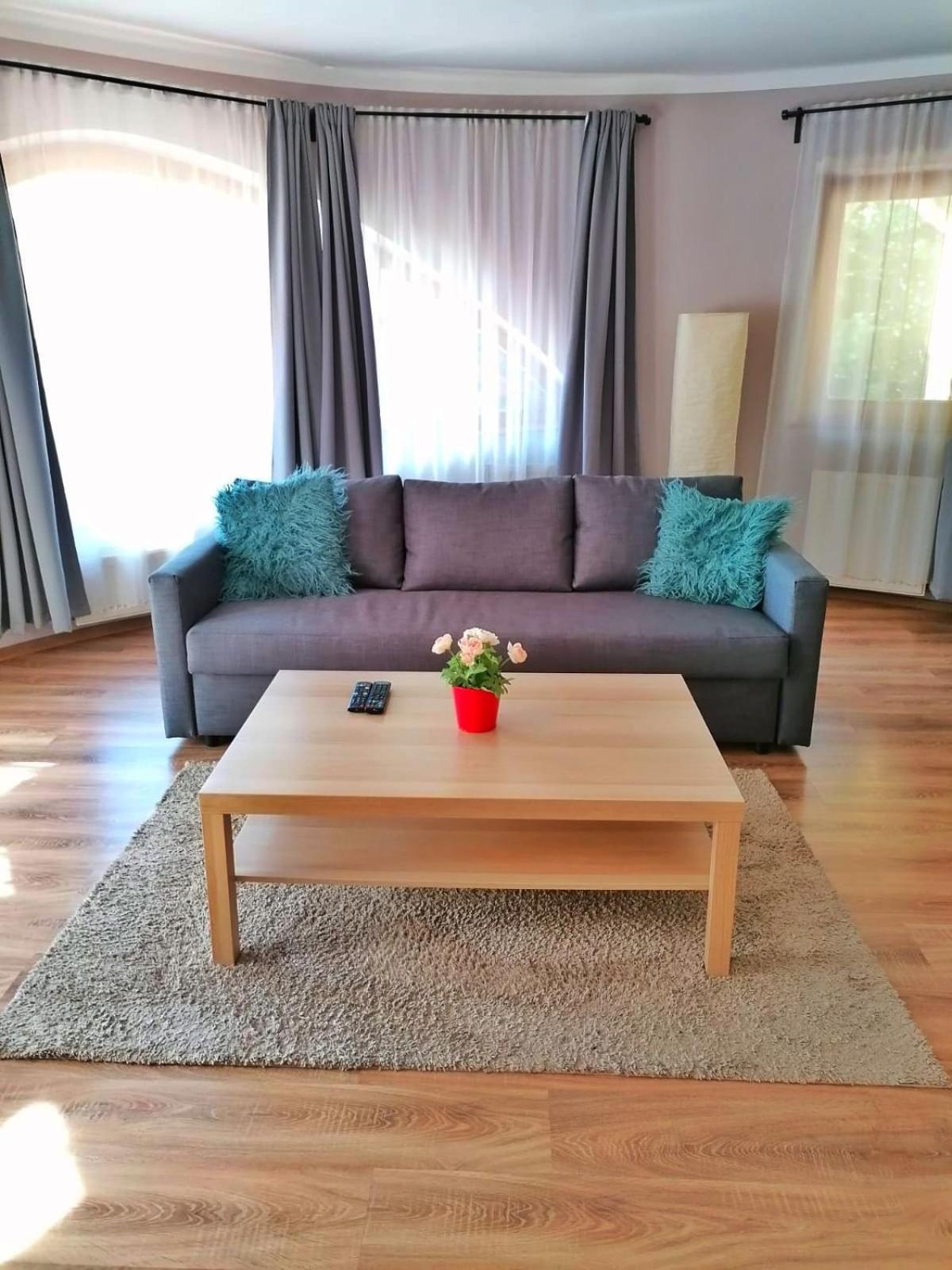 Pannonia Apartman Esztergom Eksteriør billede